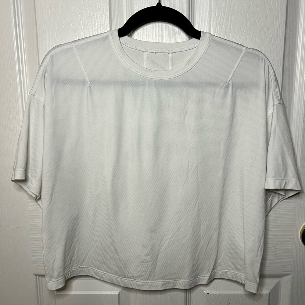 Lululemon Women’s White Crop Top Shirt Size Medium Short Sleeve